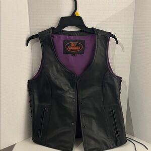 Women’s M Black button up leather vest,With a cross design on back